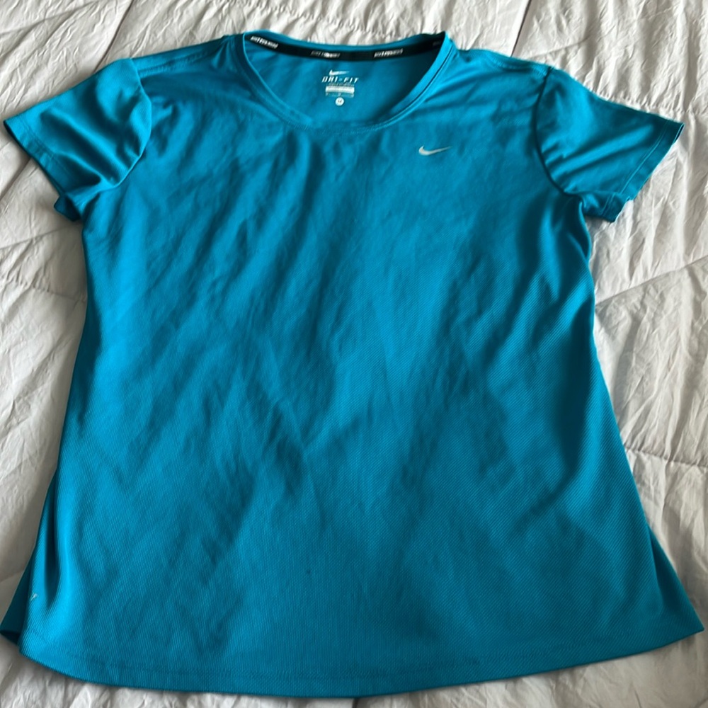 Women’s Nike top